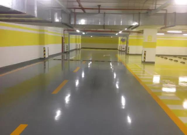 地下停車(chē)場(chǎng)地面漆施工最好用包工包料的模式
