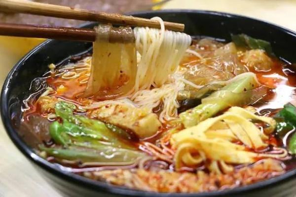 麻辣燙餐館該如何選擇環(huán)保地坪漆施工？